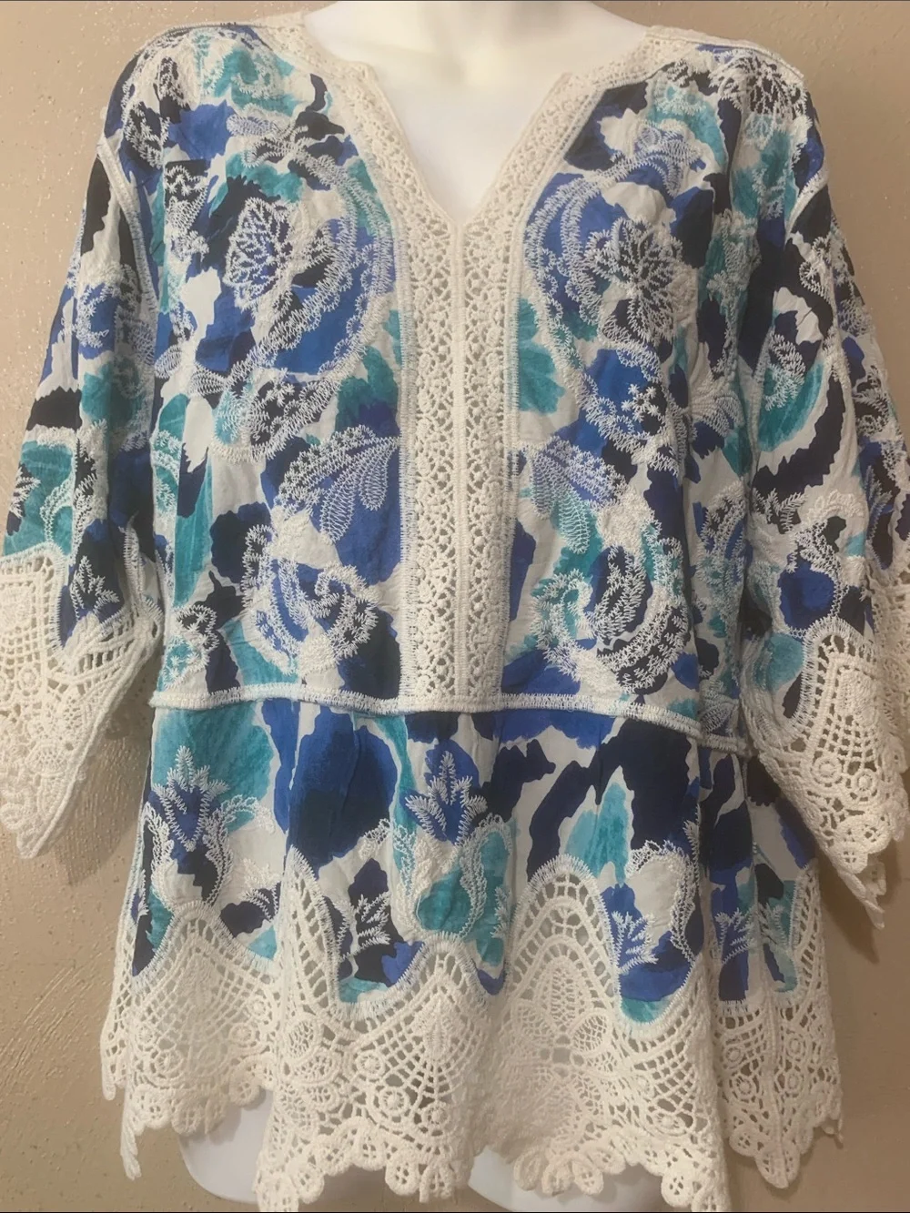 Democracy size M Blue & White Floral Crochet-Trim Tunic